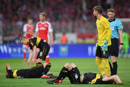 Im Rückspiel heißt es am Ende schließlich 0:0. Das Ergebnis ist gleichbedeutend mit dem dritten Bundesliga-Abstieg der Stutt...
