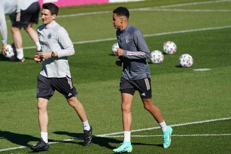 Jamal Musiala musste am Freitag noch individuell trainieren, den Youngster des FC Bayern plagen muskuläre Probleme in der Hü...