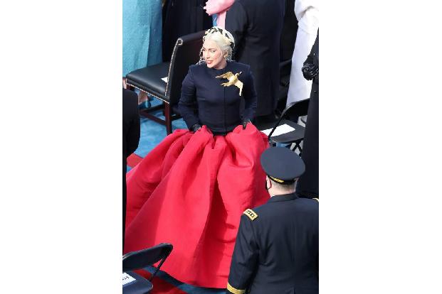Kurz bevor Lady Gaga ein Weltstar wurde, stellte sie ihre damalige gute Freundin Jennifer O'Neill als Assistentin ein. Die k...