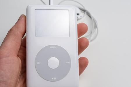 Auch ein MP3-Player ist bei iPhone und Co. mit an Bord. Natürlich gab es vor dem iPod schon MP3-Player, doch keines der Absp...