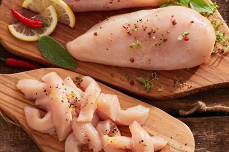 Nahezu rohes Rindfleisch ist Geschmacksache, aber nicht schädlich. Aufpassen sollte man hingegen bei anderen Fleischarten, v...