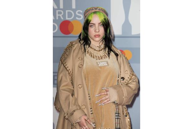 ...Billie Eilish als Beste internationale Solokünstlerin ausgezeichnet. Allerdings war die frisch erblondete Billie nicht na...