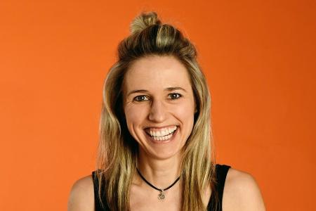Anja (30) möchte Irina mit ihrem Lächeln überzeugen. Und sie sagt: 
