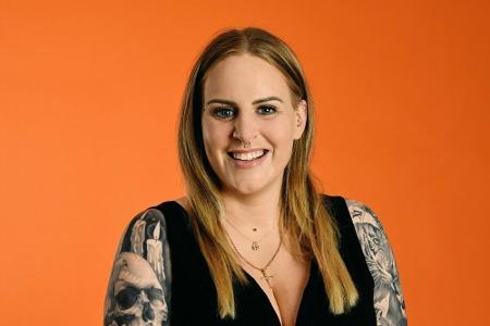 Sonja (30) kommt aus Salzburg und möchte Irina mit ihrer verständnisvollen Art verzaubern.