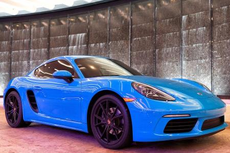 Im Cayman von Porsche stecken in der Standardausführung 300 PS, mit denen der Stuttgarter eine Höchstgeschwindigkeit von 275...