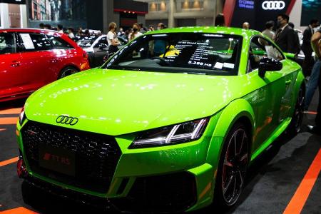 Der TT Roadster von Audi kostet in seiner günstigsten Ausführung aktuell 56.700 Euro. 320 PS beschleunigen den Ingolstädter ...
