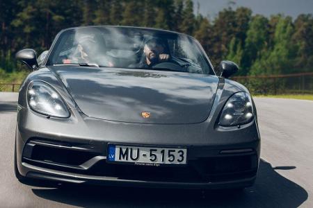 Beim Boxster setzt Porsche auf die gleiche Motorisierung wie beim Cayman, das Ergebnis ist wegen des ähnlichen Gewichts das ...