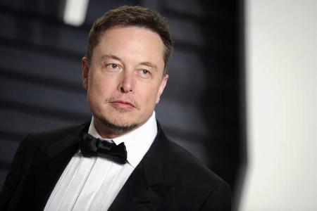 Elon Musk wurde als Sohn eines Ingenieurs und einer Autorin, die auch als Model arbeitete, 1971 in Südafrika geboren. Schon ... Elon Musk wurde als Sohn eines Ingenieurs und einer Autorin, die auch als Model arbeitete, 1971 in Südafrika geboren. Schon ...