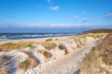 Auch nahe der Heimat kann man schön stranden. Die Insel Hiddensee bietet ihren Besuchern fast 17 Kilometer Ostseestrand. Der...