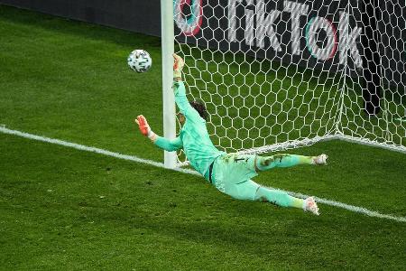 Der 1,83 Meter große Yann Sommer, der zu den kleinsten Schlussmännern des Turniers zählt, ist wahrlich nicht als Elfmeter-Ki...