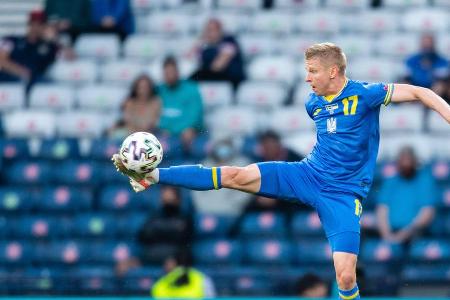 Im ukrainischen 3-4-3-System gegen die Schweden mehr linker Mittelfeld- statt Abwehrspieler. Ging als Kapitän mit großem Ein...