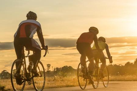 Der Sommer hat begonnen und mit den steigenden Temperaturen erhöht sich auch die Lust vieler Menschen auf eine Fahrradtour. ... Der Sommer hat begonnen und mit den steigenden Temperaturen erhöht sich auch die Lust vieler Menschen auf eine Fahrradtour. ...