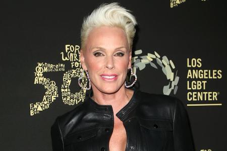 Kein Geheimnis um ihre Beauty-OPs macht auch Brigitte Nielsen. Im Gegenteil: 2008 ließ sie sich sogar vor laufender Kamera b...