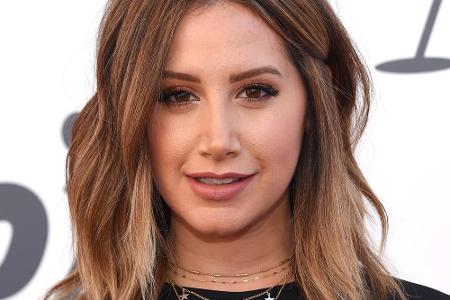 Auch Ashley Tisdale hat sich bereits mehrfach unter das Messer gelegt: 2007 ließ sie ihre Nase operieren. Im August 2020 tei...