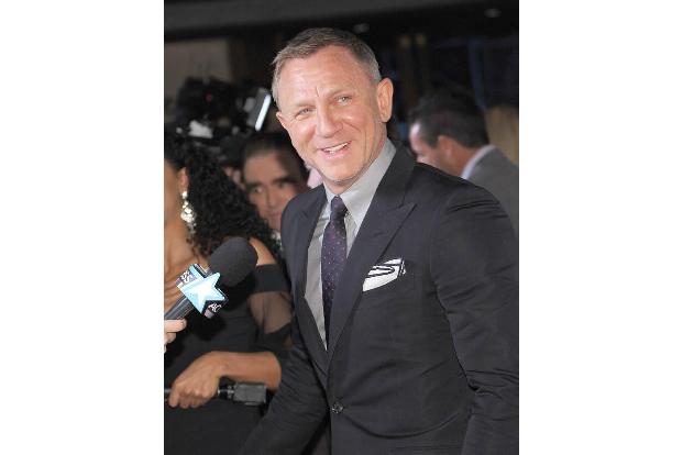 Sollte Daniel Craig seine Liebe zu einer Fußballmannschaft besser für sich behalten? Schließlich gehört James Bond ganz Engl... Sollte Daniel Craig seine Liebe zu einer Fußballmannschaft besser für sich behalten? Schließlich gehört James Bond ganz Engl...