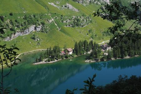 Mit über 63.000 Hits auf Instagram schiebt sich der Schweizer Seealpsee vor seinen Kollegen aus Graubünden. Besonders belieb...