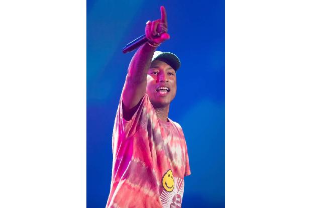Ob sich Jennifer Lopez Rat holen kann von Pharrell Williams? Der wurde 2019 Opfer eines Swatting-Anrufes, indem jemand die P...