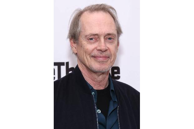 ...Co-Star Steve Bushemi wurden ebenfalls in die Prügelei verwickelt. Buscemi trug sogar ein paar leichte Messerverletzungen...