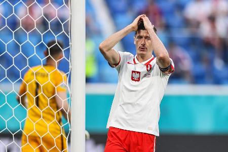 Weltfußballer und Bayern-Torgarant Robert Lewandowski enttäuschte mit seiner Nationalelf gegen die Slowakei (1:2) auf ganzer...