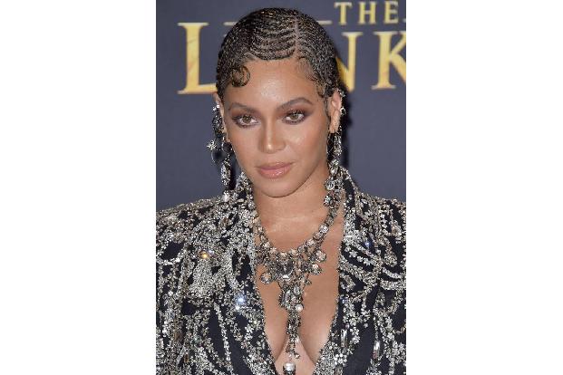 Kann man sich Beyoncé als Imkerin vorstellen? Zumindest erklärte sie in einem Interview, zwei Bienenstöcke mit insgesamt 80....