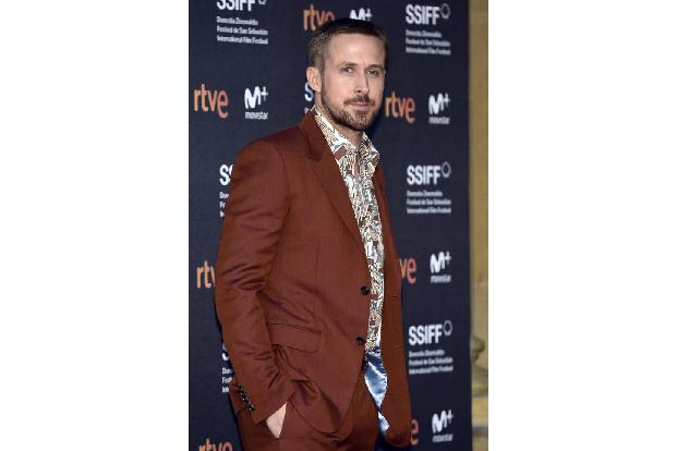 Ryan Gosling lernte am Set von 'Lars and the Real Girl' zu stricken. Das gefiel ihm so gut, dass er das Hobby privat einfach...