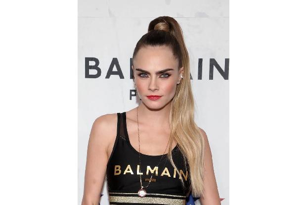 Cara Delevingne hat kürzlich dem Magazin 'Architectural Digest' eine Tour durch ihre Villa gewährt. Sie sei ein Spielplatz f... Cara Delevingne hat kürzlich dem Magazin 'Architectural Digest' eine Tour durch ihre Villa gewährt. Sie sei ein Spielplatz f...