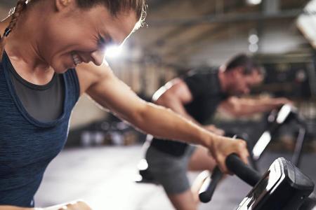 Viele Kalorien verbrennt auch, wer die höchste Trainingsintensität gefunden hat, die er für 30 Minuten aushalten kann. Man s...