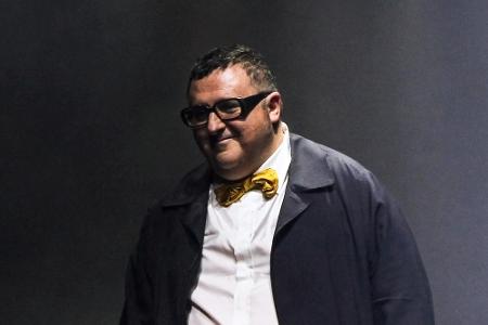 Der israelische Modeschöpfer Alber Elbaz verstarb am 24. April mit 59 Jahren. Bevor der kreative Designer sein eigenes Label...