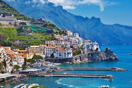 Die Ortschaft Amalfi gibt der Küste ihren Namen. In der Kleinstadt leben knapp 5.200 Einwohner. Gutes Essen, traumhafte Natu...