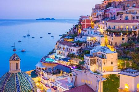 Positano gilt als die Perle der Amalfiküste. Das Fischerdorf ist an einem Hang gebaut. Wer hier Urlaub macht, braucht viel K...