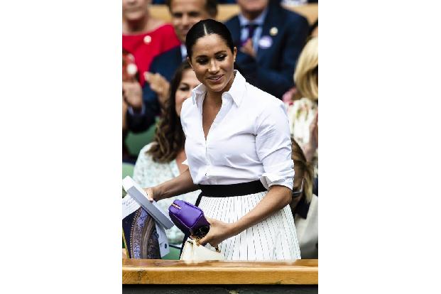 Herzogin Meghan und Prinz Harry haben zwei kleine Kinder, die noch nicht viel über den Vatertag wissen. Darum dankte Meghan ... Herzogin Meghan und Prinz Harry haben zwei kleine Kinder, die noch nicht viel über den Vatertag wissen. Darum dankte Meghan ...