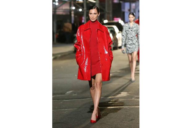 Auch Gigis Schwester Bella Hadid hatte sich den Vatertag rot im Kalender angestrichen und dankte ihrem Vater Mohamed Hadid m...