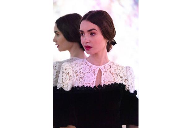 Lily Collins dankte ihrem Vater, dem Popstar Phil Collins, mit liebevollen Worten und gemeinsamen Erinnerungen an die Sommer...