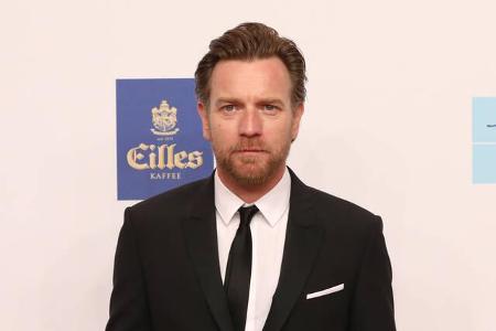 Keine Frage, den meisten Zuschauern wird Ewan McGregor als Obi-Wan Kenobi aus den 'Star Wars'-Prequels bekannt sein. Dabei h... Keine Frage, den meisten Zuschauern wird Ewan McGregor als Obi-Wan Kenobi aus den 'Star Wars'-Prequels bekannt sein. Dabei h...