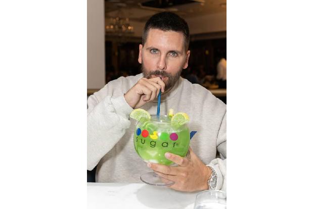 Scott Disick hängte sich frech an den Hashtag #IGdown, um Werbung für seine Klamottenmarke Talentless zu machen: 