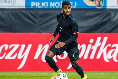 Wurde erstmals für die U21 berufen. Nachdem er gegen Israel (3:2) nur auf der Bank saß, gab er gegen Ungarn (5:1) mit einem ...