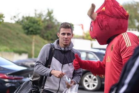 Klagte bei der belgischen Nationalmannschaft über Beschwerden im Sprunggelenk und reiste direkt wieder zurück nach Dortmund....