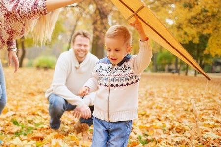 Zu den Klassikern im Herbst gehört das Drachensteigen. Ob der Wind dafür stark genug bläst, verrät entweder der Blick aus de...