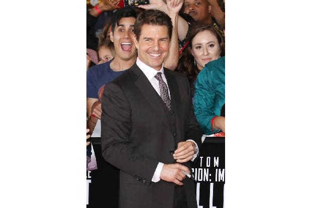 Tom Cruise kann selbstverständlich alles. Der Star fliegt gern selbst, macht natürlich alle seine Stunts ohne Double, doch w...