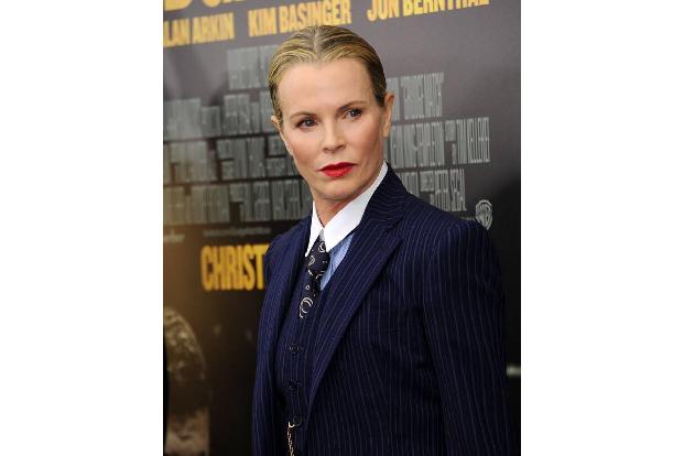 …den Kim Basinger 1989 tätigte: Die Schauspielerin erwarb auf dem Höhepunkt ihres Ruhms eine ganze Stadt, die sie in eine To...