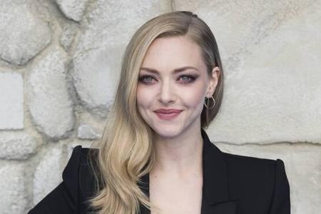 Apropos totes Tier: Amanda Seyfriend erspähte auf einer Promo-Tour in England ein ausgestopftes Fohlen und konnte nicht wide...