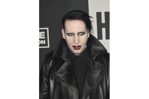 Dass Marilyn Manson ein Faible für Dinge hat, die andere schreiend davonlaufen lassen, mag die wenigsten überraschen. Sein K...
