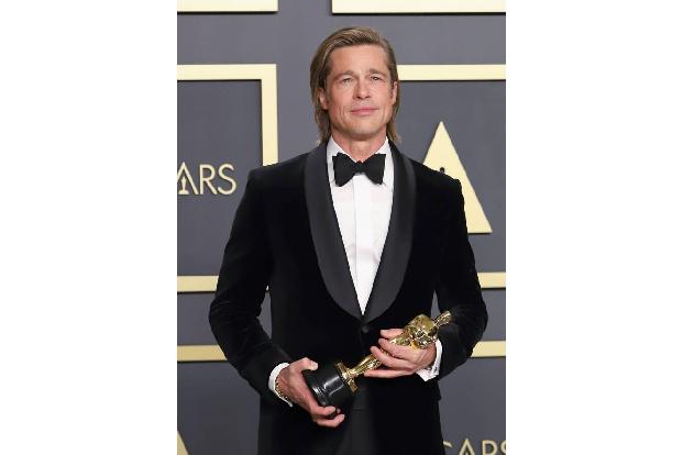 Als Brad Pitt zu Dreharbeiten auf Kreta urlaubte, entdeckte er ein altes Motorrad, für welches er rund 350.000 Euro (!) hinb...
