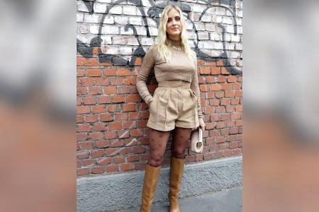 Valentina Ferragni erschien zur Fendi Show auf der Mailänder Fashion Week in einem unaufgeregten Outfit mit Rollkragenpullov...