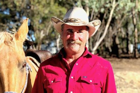 Bauer Tom (58) lebt auf einer Pferderanch in Australien. Seit 1994 ist er geschieden und seit vier Jahren hatte er keine Par...