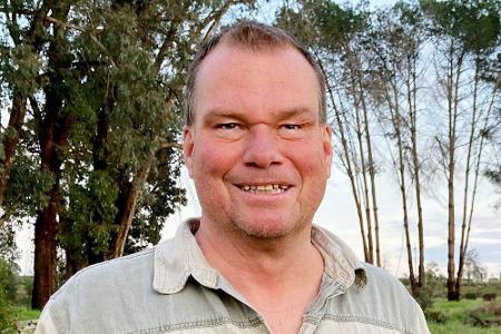 Rüdiger (57) betreibt in Südafrika eine Spargel- und Maracujafarm. Der Landwirt arbeitete bereits in Singapur und China. Sei...