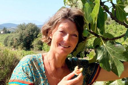 Rolinka (54) baute sich ihren Hof mit Weinanbau in Frankreich selbst auf. Zusätzlich vermietet sie Zimmer an Touristen. Die ...