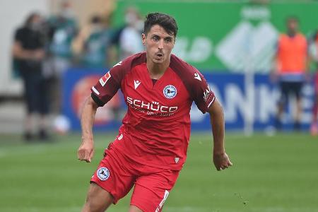 Schöpfs Vertrag auf Schalke lief aus. Arminia Bielefeld schlug zu und holte den Allrounder ablösefrei. Dort gehört der Offen...