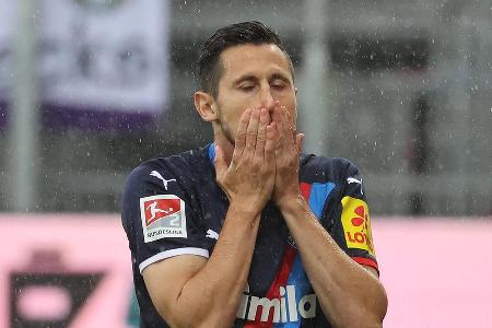 Der immer leidenschaftliche, aber selten überzeugende Offensivspieler schloss sich Schalkes Liga-Konkurrent Holstein Kiel an...