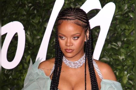 Rihanna ist überzeugt, dass Außerirdische existieren. Als Kind habe sie bereits nach Ufos und Aliens gesucht. Heute habe sie...